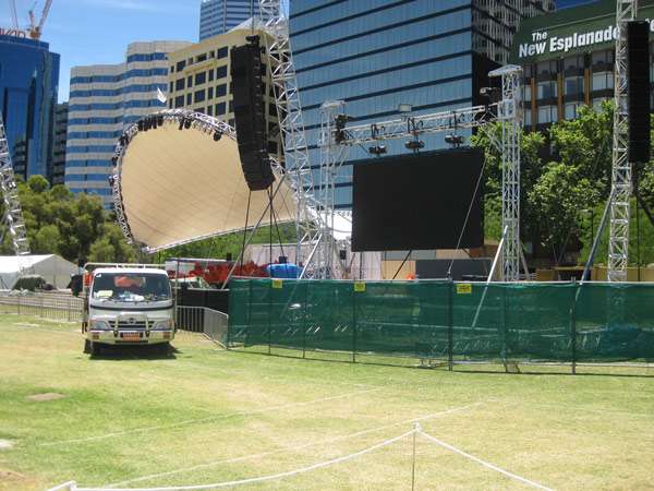 How Temporary Fencing Was Used to Create a Secure Perimeter for the Melbourne Comedy Festival